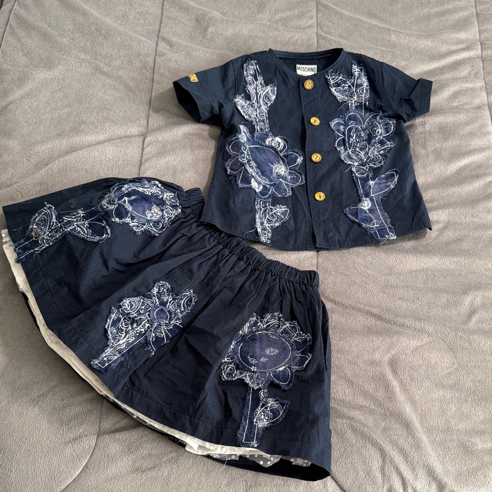 Moschino bambino kids Navy Floral Appliqué Two-Piece Set with Gold Buttons Sz 2
